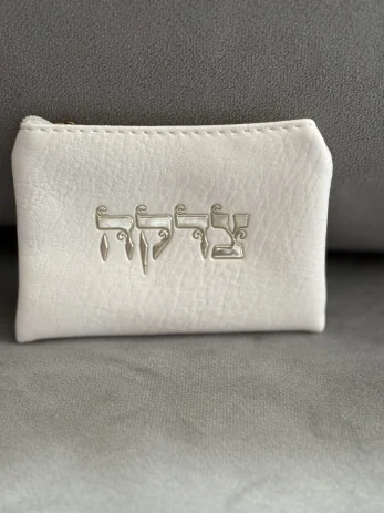 ארנק צדקה דמוי עור לבן עם זהב