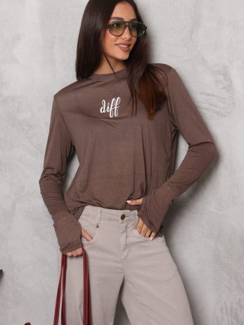 בייסיק ניקי מיקי בגב