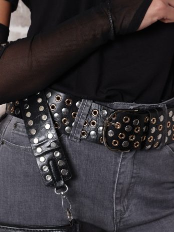 חגורת ניטים כסופים