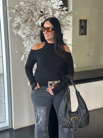 חולצת פתחים