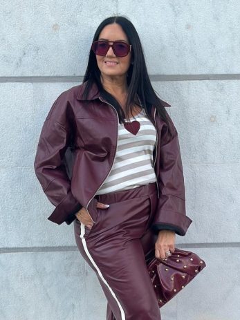 גקט בורדו דמוי עור