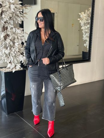 גקט שחור דמוי עור