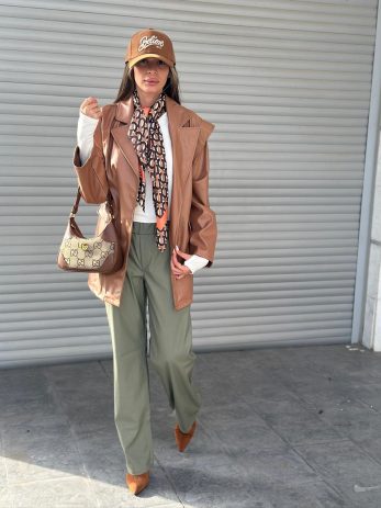 מכנסי דמוי עור גומי במותן