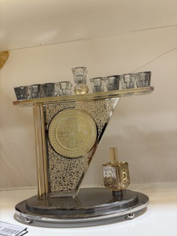 חנוכיה דגם קריסטל סביבון- שחור