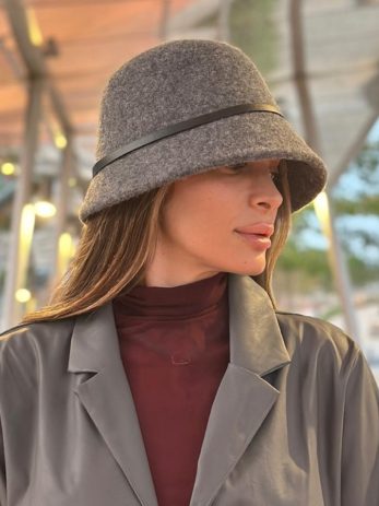 כובע רצועת עור