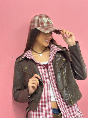 מכופתרת משבצות אבנים