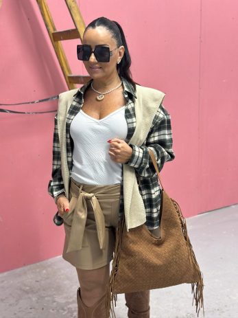 שורט מלאני דמוי עור