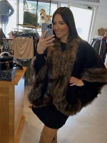 פונצו שחור שילוב פרווה