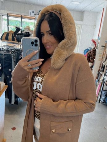 גקט כובע פרווה