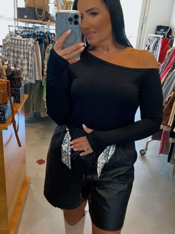 שורט מלאני דמוי עור