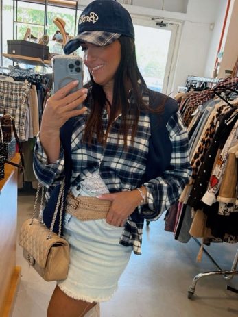 חולצת משבצות צעיף