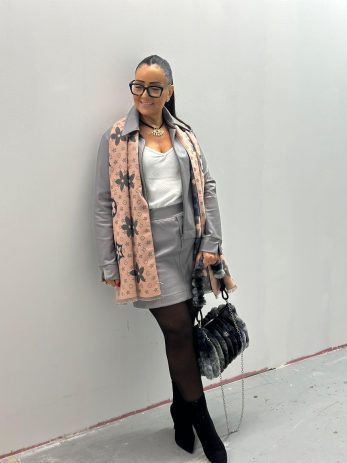 צעיף לוגו ב-9 צבעים שונים