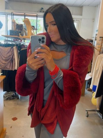 פונצו פרווה נשלפת