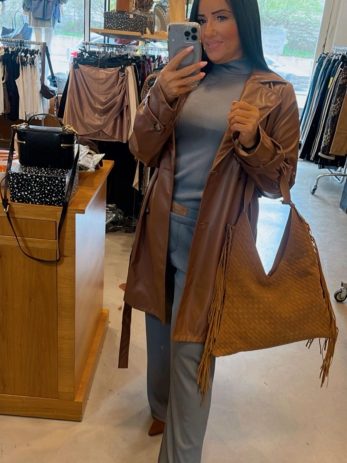 מעיל חום דמוי עור