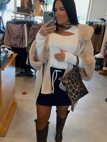 TOTAL LOOK חולצת פתח חצאית